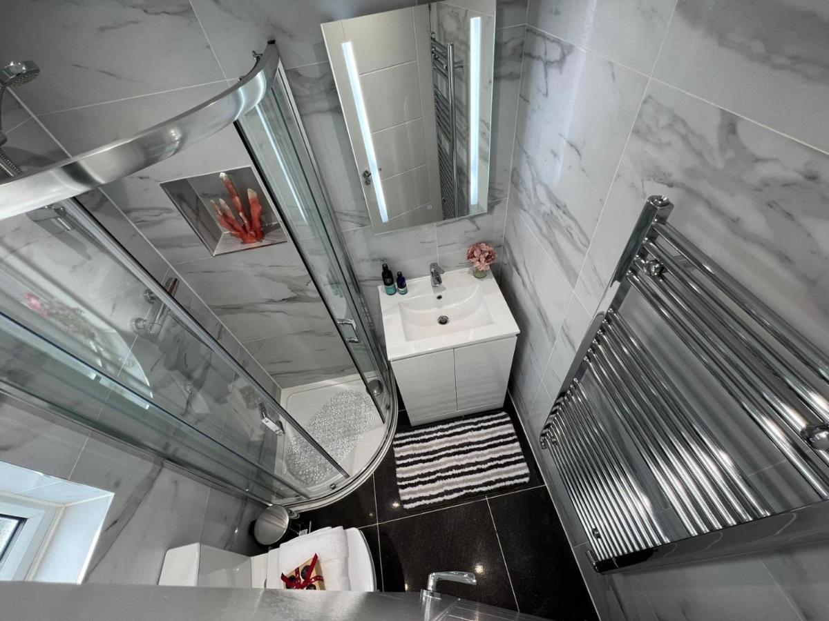 Aisiki Apartments At Stanhope Road, North Finchley, Airconditioned Multiple 2 Or 3-Bedroom, Pet-Friendly Duplex Flats, King Or Twin Beds, Airconditioned & Free Wi-Fi Zewnętrze zdjęcie