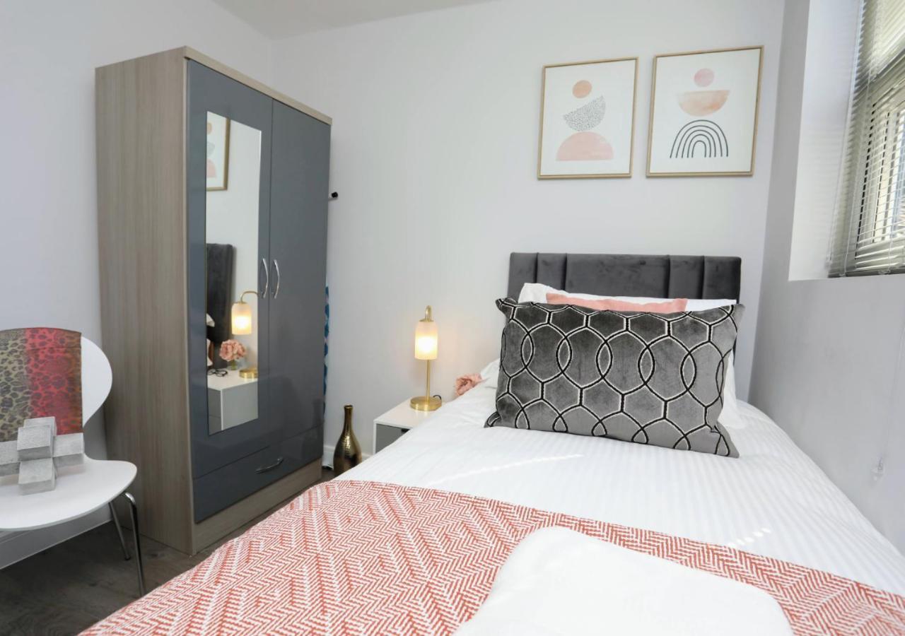 Aisiki Apartments At Stanhope Road, North Finchley, Airconditioned Multiple 2 Or 3-Bedroom, Pet-Friendly Duplex Flats, King Or Twin Beds, Airconditioned & Free Wi-Fi Zewnętrze zdjęcie